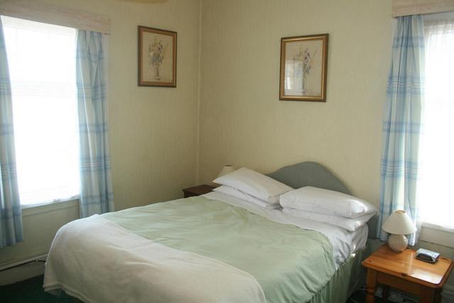 The Knoll Guesthouse Newport  Habitación foto