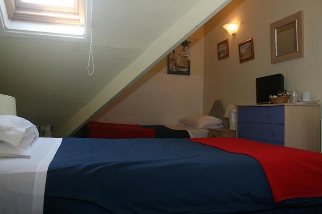 The Knoll Guesthouse Newport  Habitación foto